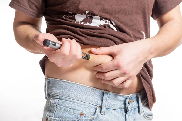 Mannelijk Injecteren Van Insuline Maag Buik Geïsoleerde Witte Achtergrond — Stockfoto