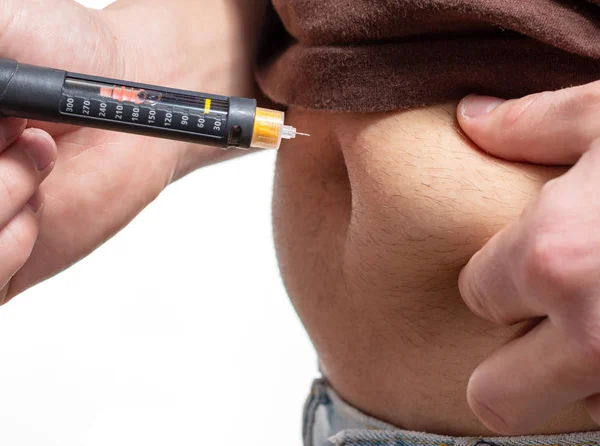 Masculino Injetando Insulina Estômago Abdômen Fundo Branco Isolado — Fotografia de Stock