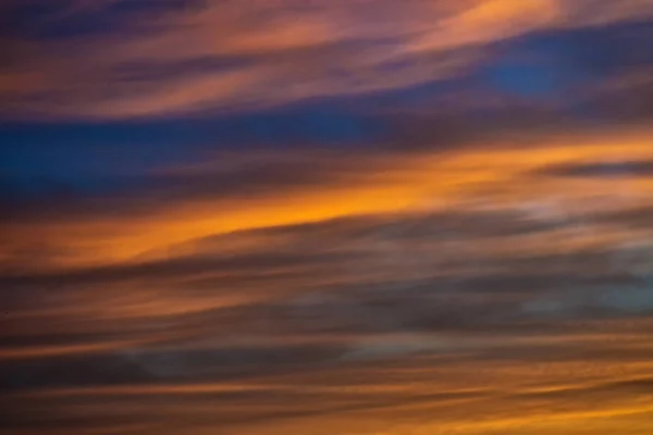 Elmosódott Háttér Világos Bolyhos Felhők — Stock Fotó