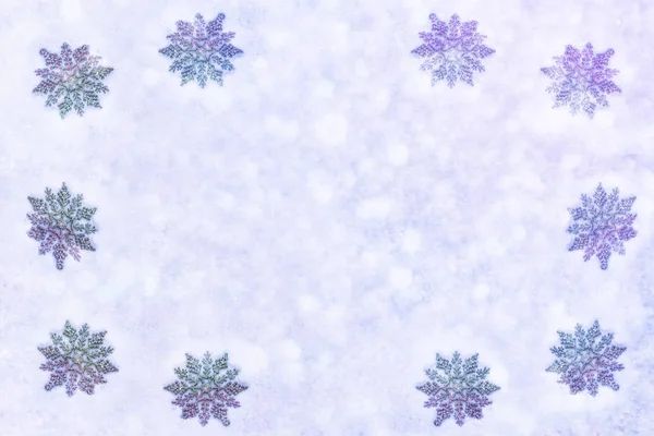 白色蓬松的雪花在雪地上 冬天圣诞节背景 — 图库照片
