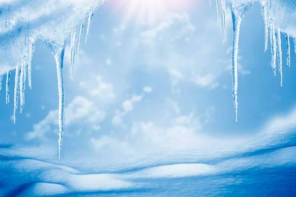 Weiße Eiszapfen Vor Dem Blauen Winterhimmel Natur — Stockfoto