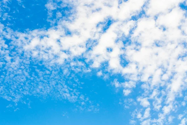 Sfondo Sfocato Cielo Blu Nuvole Bianche Morbide — Foto Stock