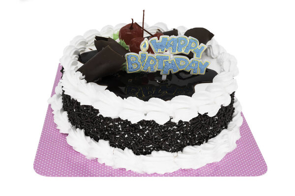 Торте с днем рождения, украшенный торт изолирован на белом фоне
