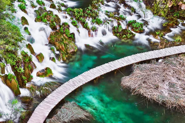 Plitvicer Seen Mit Wasserfall Wunderschöne Landschaft Mit Verschwommenem Fließenden Wasser — Stockfoto