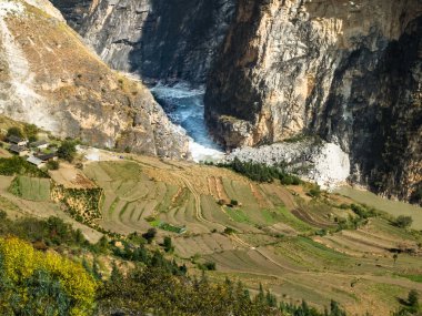 Kaplan Leaping Gorge, Yunnan Çin, Jinsha Nehri'nin Kanyon