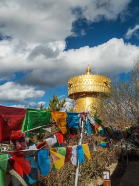 Dev Tibetian dua dolap, altın mimari Shangri La, Yunnan, Çin