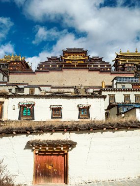 Shangri La'nın Tibet manastır, Ganden Songtsenling Zhongdian Çin yakınındaki