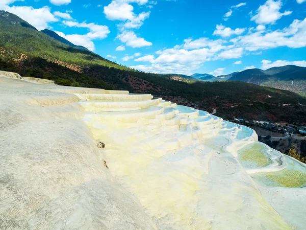Baishuitai beyaz su teraslar, seyahat hedef yakınındaki Zhongdian yılında Yunnan, Çin