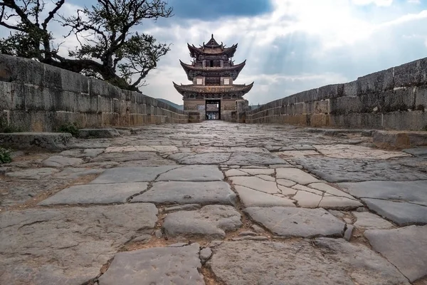 On yedi Kemer Köprüsü, Shuanglong Köprüsü'nde Jianshui yılında Yunnan, Çin