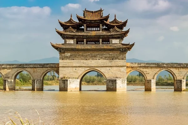On yedi Kemer Köprüsü, Shuanglong Köprüsü'nde Jianshui yılında Yunnan, Çin