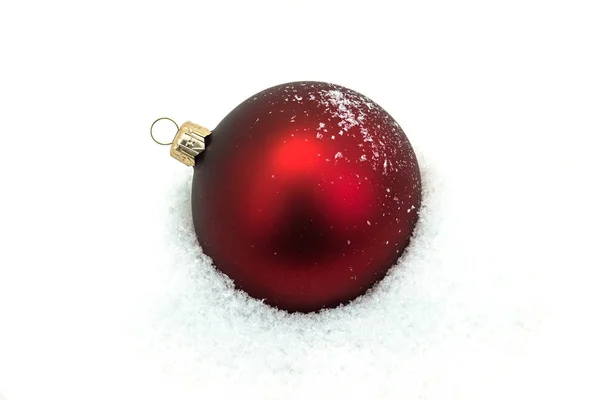 Boule Noël Rouge Dans Neige — Photo