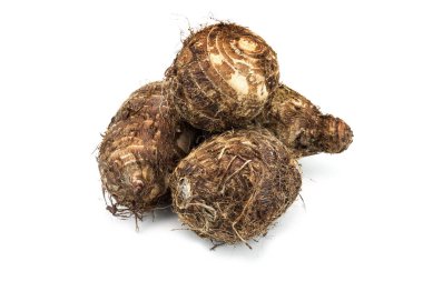 Taro, bir kök sebze beyaz arka plan üzerinde Kapat