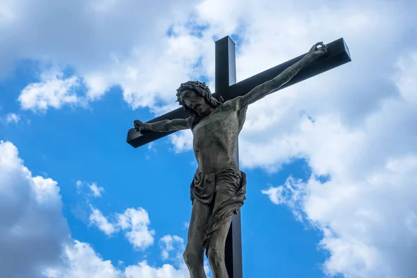 Jesus Cruz Símbolo Cristianismo Com Céu Azul Nuvens — Fotografia de Stock