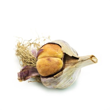 Sarımsak izole, beyaz arka plan üzerinde aromatik bitki yukarı yakın