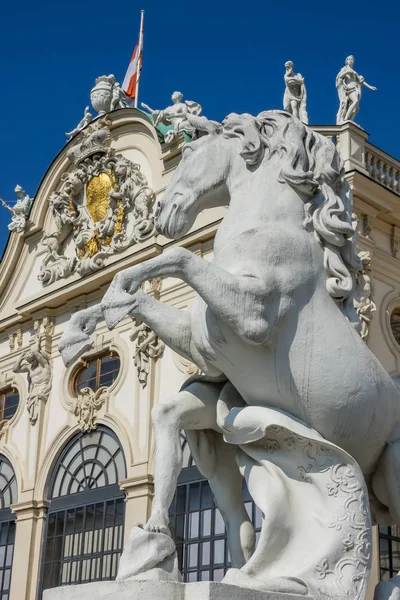 Bécs Történelmi Építészet Belvedere Előtt Szobra — Stock Fotó