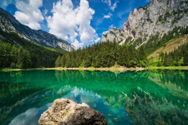 Gruener See, Avusturya, güzel göl su dağlardan erime ile