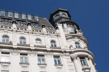 Eski ve modern mimarisi, şehrin konut yapı