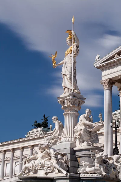 Парламент Австрии Палладой Афиной Достопримечательностью Вены — стоковое фото