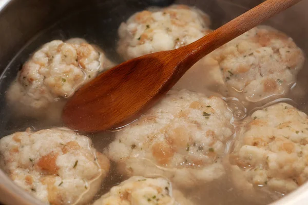 Koken Brood Dumplings Enkele Minuten Warm Gezouten Water — Stockfoto