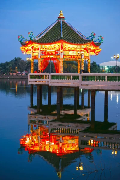 Pavilhão Chinês Noite Arquitetura Com Reflexão Lago — Fotografia de Stock