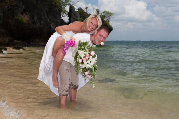 Ślub na plaży — Zdjęcie stockowe