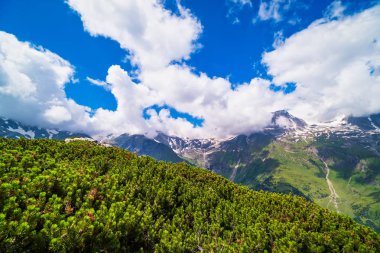 Güzel dağlar ve cennet ile Hohe Tauern aralığının manzara