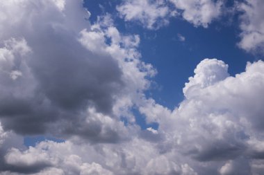 Dramatik gökyüzü ile bulutlar güzel manzara-ebilmek da kullanma için arka planlar