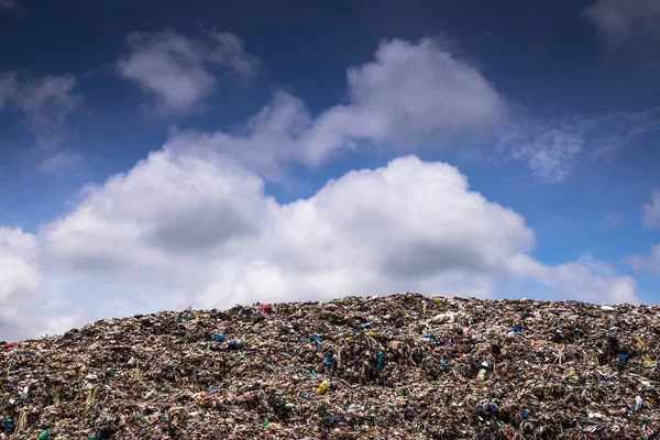 Kümülüs Bulutları ile Çöplük