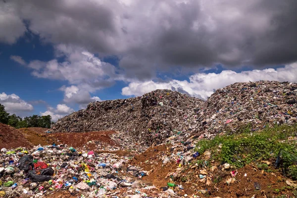 Kümülüs Bulutları ile Çöplük