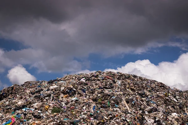 Kümülüs Bulutları ile Çöplük