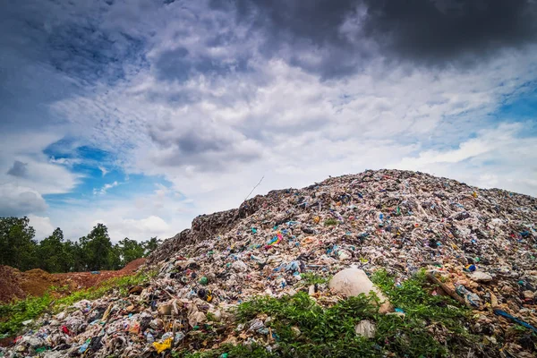 Garbage dump Hill — Stockfoto