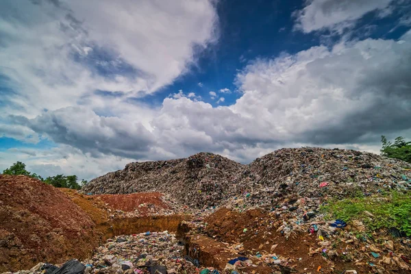 Garbage dump Hill — Stockfoto