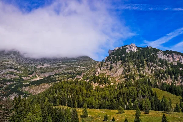 Landschap van de bergketen — Stockfoto