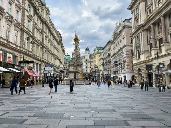 Βιέννη Αυστρία Ιουνίου 2020 Άνθρωποι Περπατούν Μέσα Από Εμπορικό Και — Φωτογραφία Αρχείου