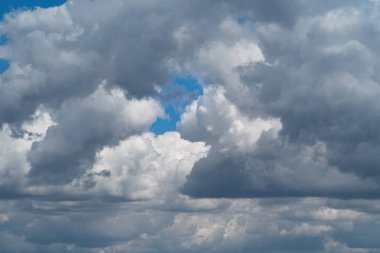 Gökyüzü Kümülüs Bulutları, iyi havalarda doğa arka plan için kullanılabilir.