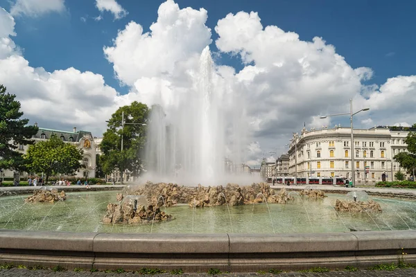 Wien Österreich August 2020 Hochstrahlbrunnen Ist Ein Schöner Wasserbrunnen Schwarzenbergplatz — Stockfoto
