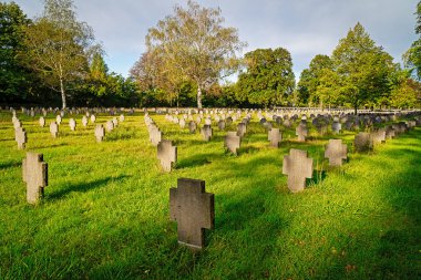 Viyana 'daki Zentralfriedhof' da İkinci Dünya Savaşı mezarlığı.