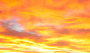 Gün batımında bulutlar