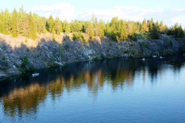 Karelya mermer göl
