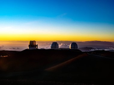 Mauna Kea Hawaii büyük ada üzerinde zirvesine on Sunset 