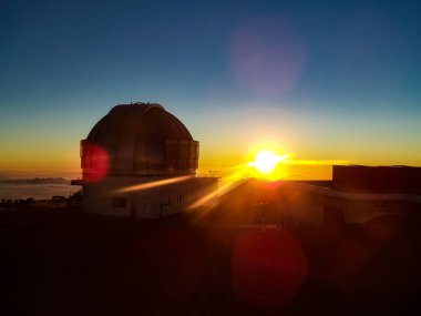 Mauna Kea Hawaii büyük ada üzerinde zirvesine on Sunset 