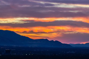Günbatımı üzerinde Tuz Gölü Vadisi Utah