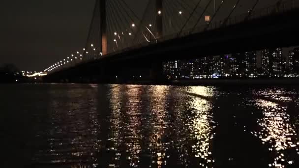 Puente Noche Ciudad Luces Agua — Vídeos de Stock