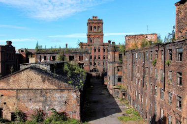 Terk edilmiş fabrika binası