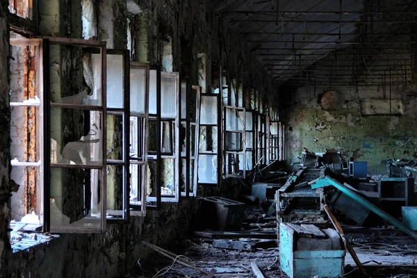 Terk edilmiş fabrika binası