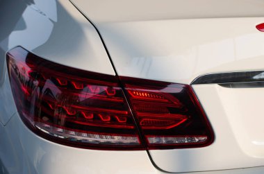 Beyaz araba kuyruğu ışık