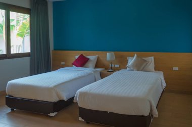 İç modern otelde yatak odası.