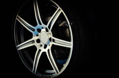 Lüks alaşım tekerlek yakın çekim olarak bir otomotiv