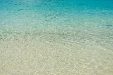 Manzara ve mavi dalgalar deniz. Phuket Tayland.