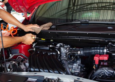 Araba motoru ile ilgili ayrıntılar